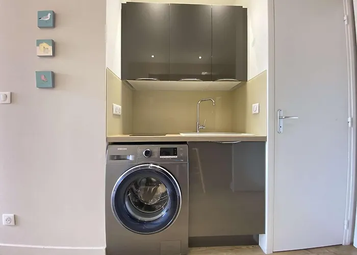 Moderne Avec Balcon Sud, Parking Privé, Près Avenue De Gaulle - 2 Couchages à - Fr-1-245-107 *