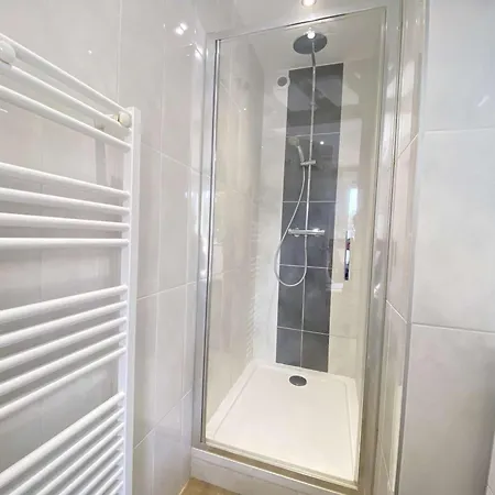 Апартаменты Moderne Avec Balcon Sud, Parking Prive, Pres Avenue De Gaulle - 2 Couchages A - Fr-1-245-107